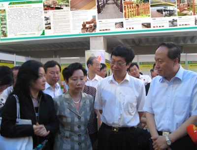 省委常委、市委書記朱善璐大力支持南京聚鋒塑木產業發展